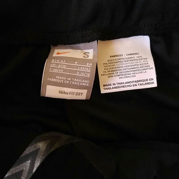 🌺Nike Fit Dry Capri🌺 - Picture 4 of 8